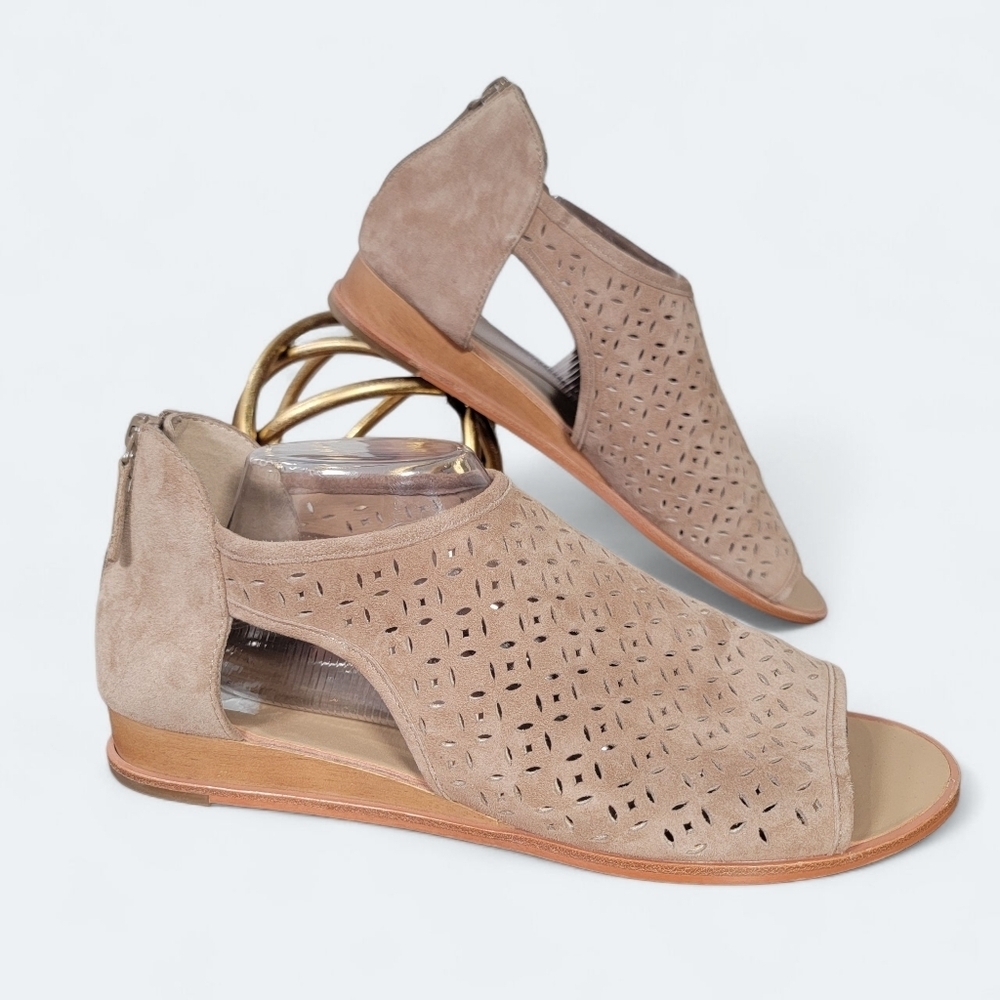 Violet And Red Pippa Suede Tan Women's Sandals Booties Size 11 Cutout Wedge